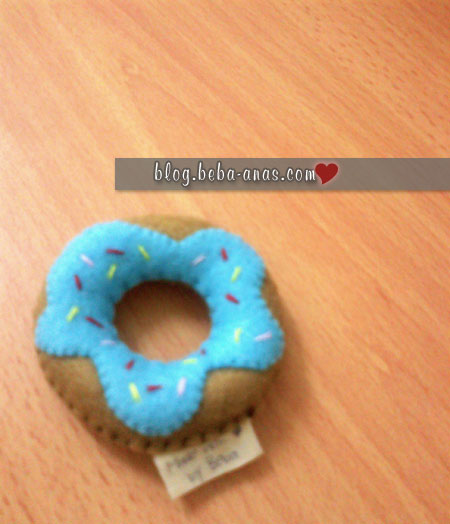Another Mini Felt Doughnut Pincushion untuk cousin ku.. :p
